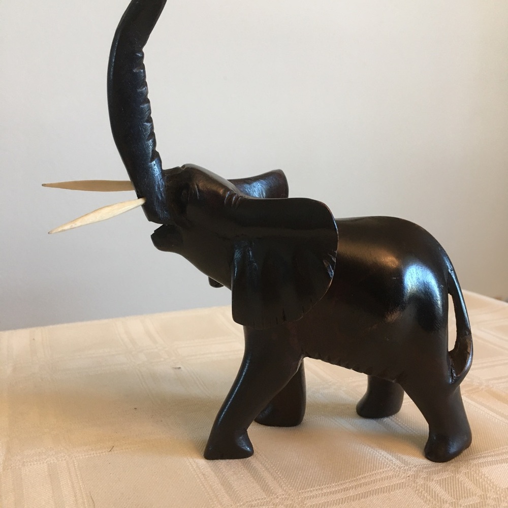 Elephant figurine dark wood carved with removable tusks. Raised trunk for luck - Picture 3 of 4